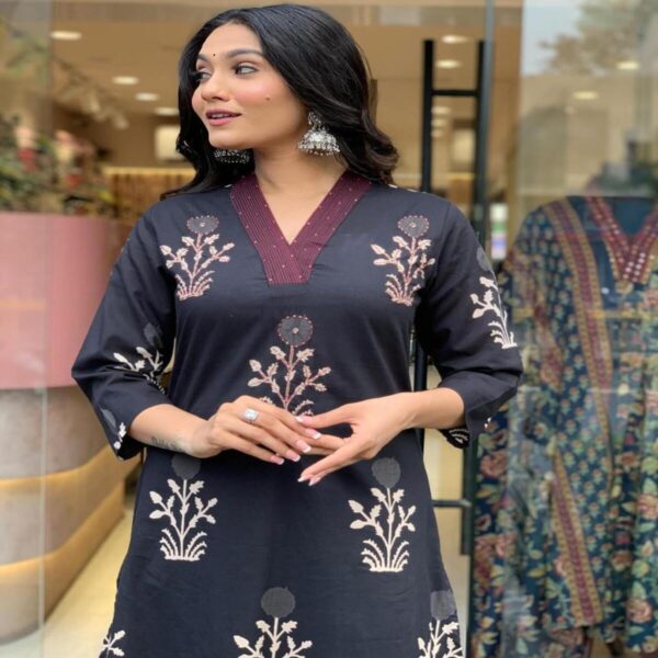 Elegant Ready-to-Wear Black  Kurta Set - Image 2