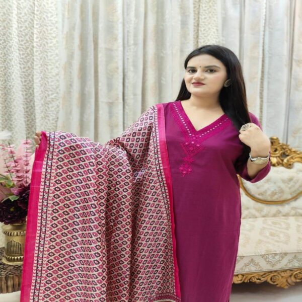 Embroidered Kurta Set with Art Khadi Silk Dupatta - Image 4