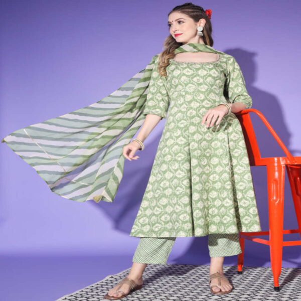 Elegant Green Batik Printed Kurta Set (3 pcs)