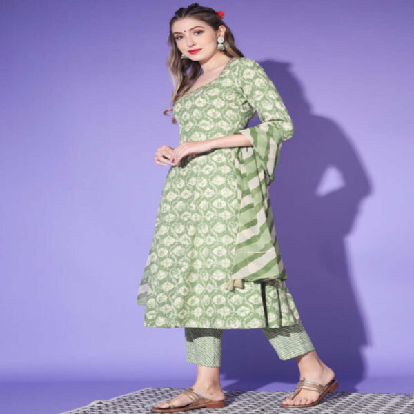 Elegant Green Batik Printed Kurta Set (3 pcs) - Image 4