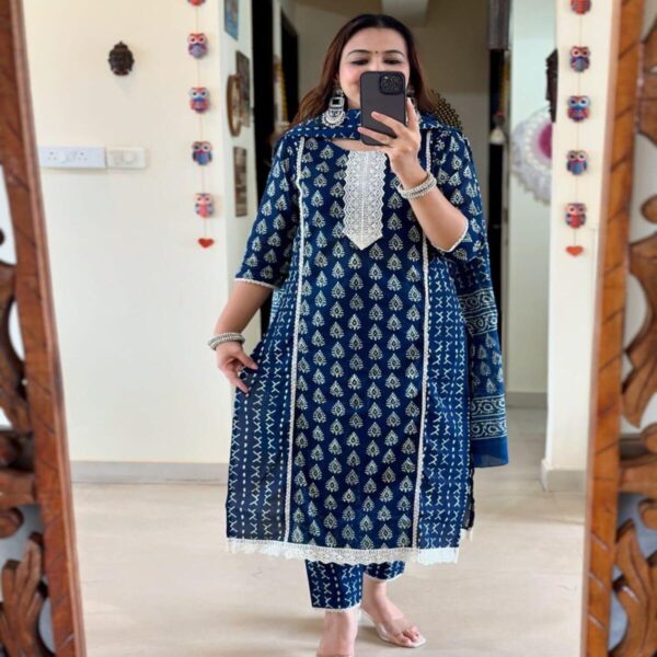 Elegant Blue Printed Lace Kurta Set - Image 3