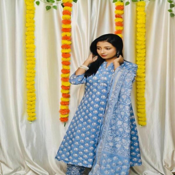 Elegant Blue Floral Printed Kurta Set (3pcs) - Image 3